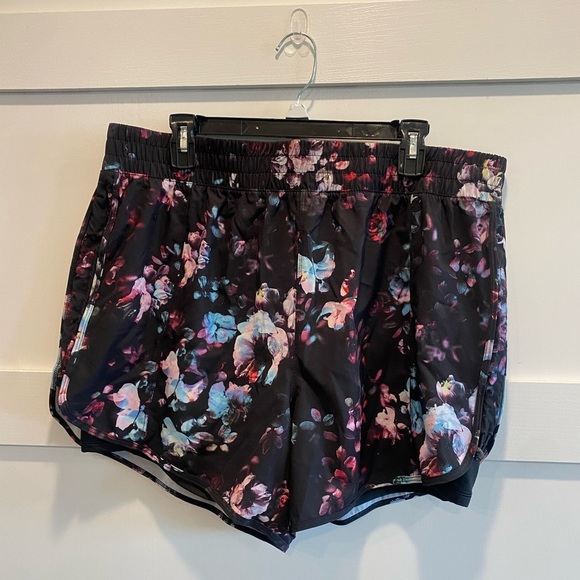 Avía Floral Women's Shorts Size XXL - Picture 1 of 7
